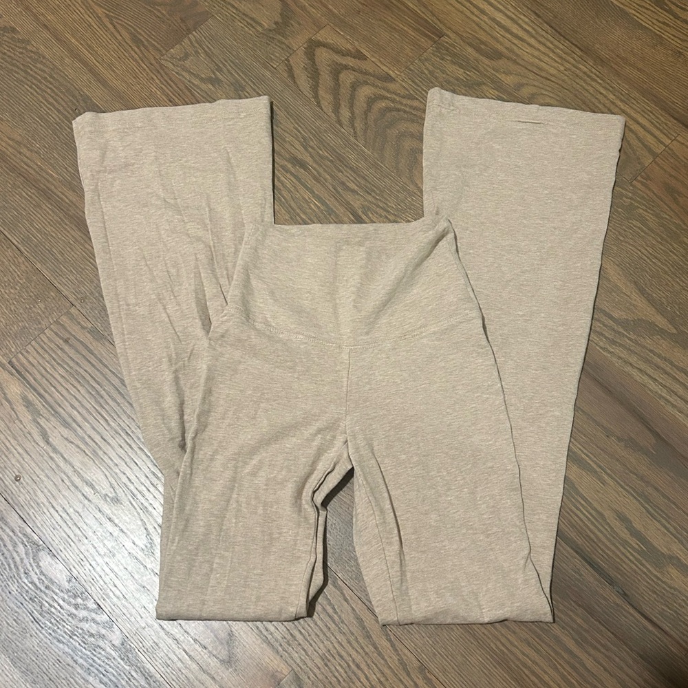 Aritzia Tna Chill Atmosphere Flare Leggings 2XS Light Brown/Cream/Tan